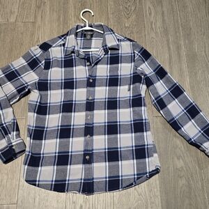 Medium. Eddie Bauer Button Up Plaid Men's Shirt. Breast Pocket 100% Cotton